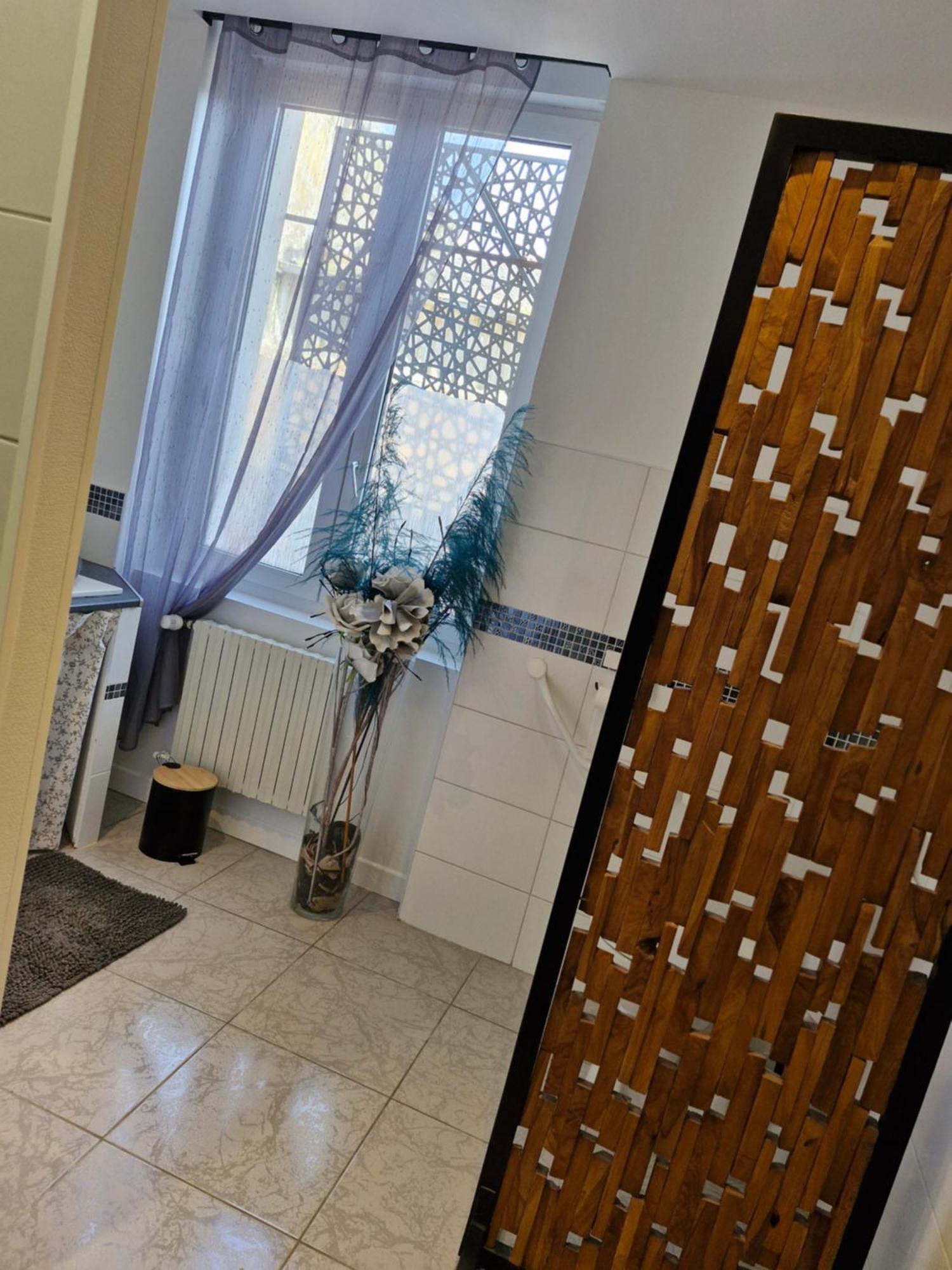 Hotel Le 6 3 Home Port En Bessin Екстер'єр фото